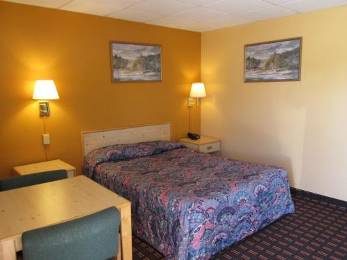 Ein Bett oder Betten in einem Zimmer der Unterkunft Motel 7 Rawlins