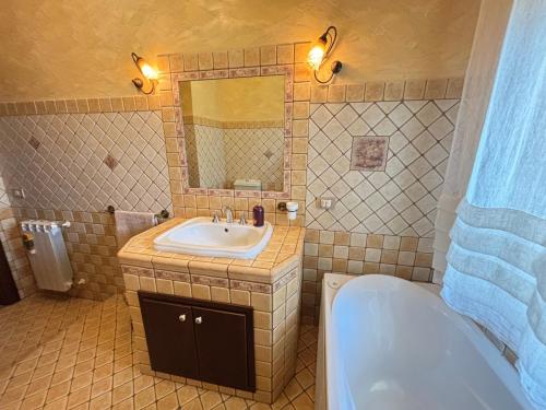 Bilik mandi di Casa Luce
