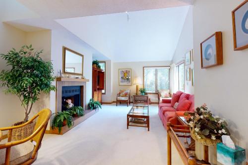 Gallery image of 4468 Windswept Villa Woodland View in Kiawah Island