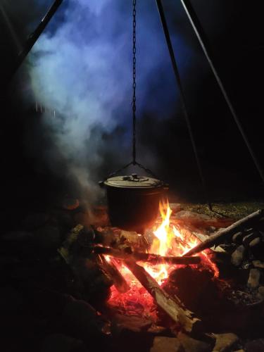 a pot over a fire with a pot over it at Wetlina Poza Trasą in Wetlina