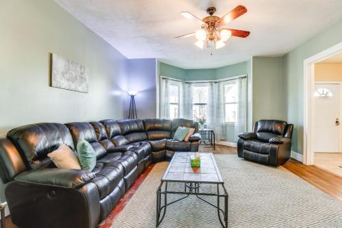 Χώρος καθιστικού στο Pet-Friendly Penn Yan Home Wineries, Parks, Lakes