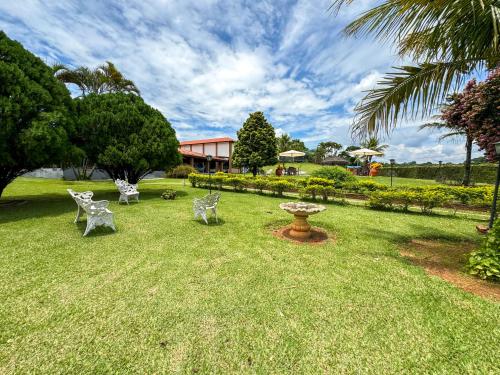 Taman di luar Pousada Espaço do Sol