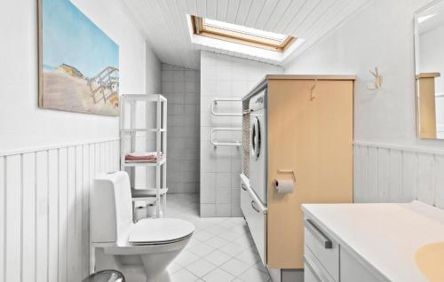 Dapur atau dapur kecil di Beautiful Home In Stege With Kitchen