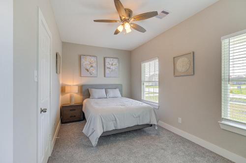 A bed or beds in a room at Quiet Houston Home - 9 Mi to Downtown Aquarium!