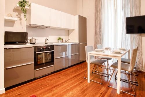 Just Urban Stays - Charming 2BR in Historic Building - M1 Wagner