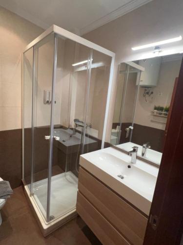 A bathroom at A estrenar ,con vistas al mar y aparcamiento gratis en el casco Viejo-Centro-Zona portuaria