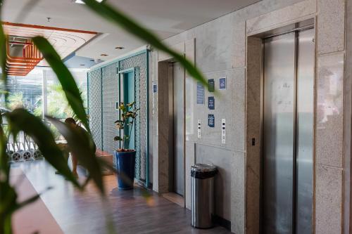 a hallway in a building with a trash can at ibis budget Vitoria in Vitória