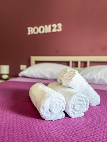 a pair of towels sitting on top of a bed at La Piazzetta in Torella deʼ Lombardi