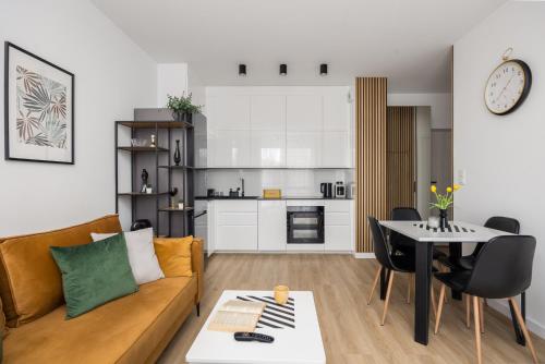 a living room with a couch and a table at WARSZAWSKI SEN. Apartament na 5 in Warsaw