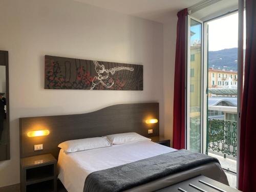 Ένα ή περισσότερα κρεβάτια σε δωμάτιο στο 54 ROSSELLI ROOMS
