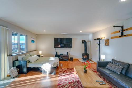 Φωτογραφία από το άλμπουμ του Quaint Mount Vernon Studio Rental with Big Lake View σε Mount Vernon