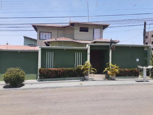 a green house with plants in front of it at Hotel Vila Solar in Limeira