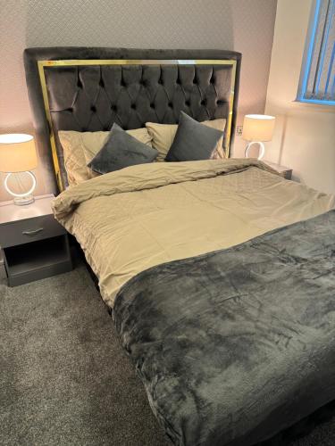 a bedroom with a large bed with two lamps at 2 Bedroom Luxury Apartment Prince Street Bridlington Sleeps 5 in Bridlington