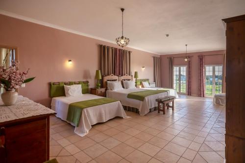 Ένα ή περισσότερα κρεβάτια σε δωμάτιο στο Al Meida Guesthouse