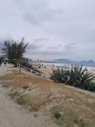 a beach with a bunch of people on it at Pé na Areia in Rio de Janeiro