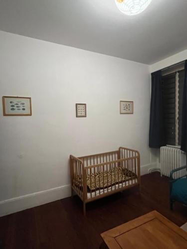 Χώρος καθιστικού στο Gite Chanay 100 m2 Tournus 3 chambres