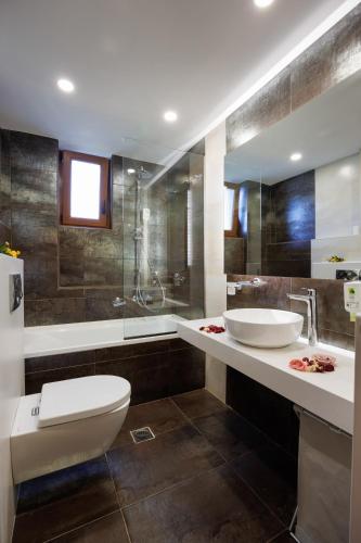 Bilik mandi di Harkia Villas