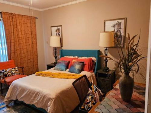 Postel nebo postele na pokoji v ubytování Book now for DC Jazz Fest! Sunny Spacious 2BR, 1BA Private Suite DC East - PG County