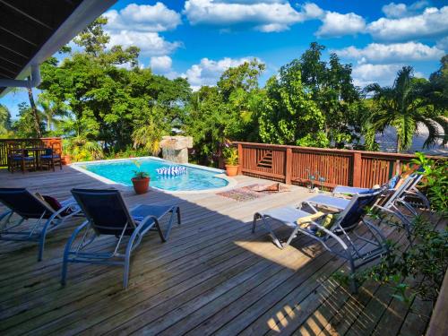 A Dream Getaway! 3-Bedroom Home With A Pool And Ocean Viewsの敷地内または近くにあるプール