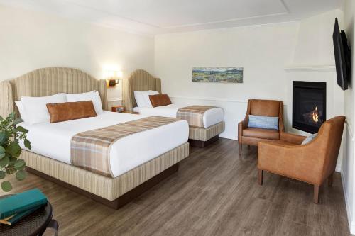 Ένα ή περισσότερα κρεβάτια σε δωμάτιο στο Coachman's Inn, A Four Sisters Inn