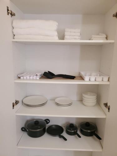 A cozinha ou cozinha compacta de Master Bed & Bath Just For You
