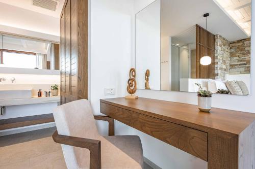 a bathroom with a wooden desk and a mirror at Alba Thesan in Marathias