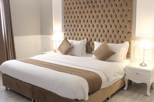 Postel nebo postele na pokoji v ubytování الماطر للشقق الفندقية Almater Hotel Suites