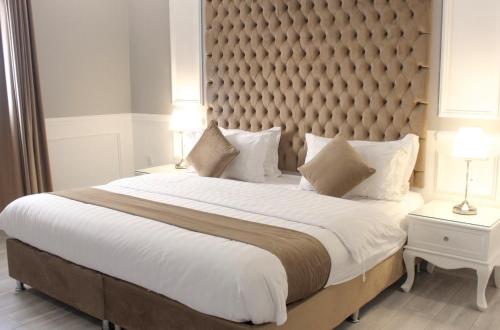 Ένα ή περισσότερα κρεβάτια σε δωμάτιο στο الماطر للشقق الفندقية Almater Hotel Suites
