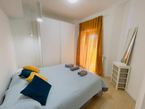 Tempat tidur dalam kamar di Benci&Gatti home con parcheggio privato