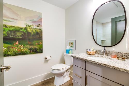 Salle de bains dans l'établissement Downtown Lynchburg Condo with James River Views
