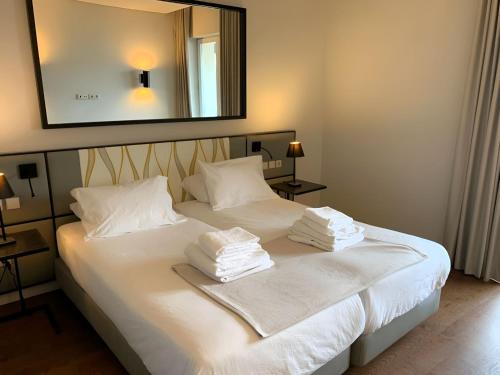 Lisbon Finestay 8 Building apt with balcony and city view