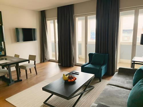 Lisbon Finestay 8 Building apt with balcony and city view