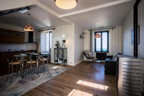 Ruang duduk di Résidence Hjem Petite-port Blanc - Maisons & Villas pour 4 Personnes 214