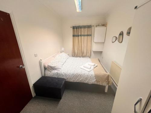 A bed or beds in a room at Stratford London Apartment