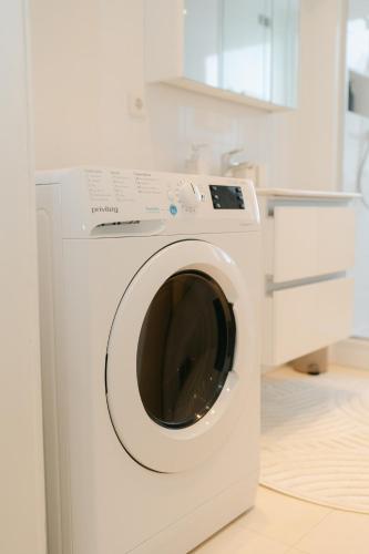 Comfy APT for 4-6, 5 min to center, metro & free parking