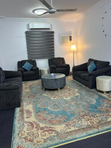 Ruang duduk di شقة العقيق عروة alaqeeq apartments
