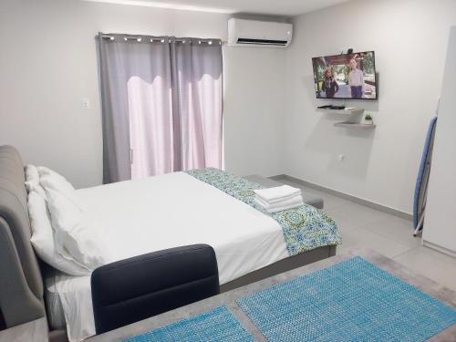 Säng eller sängar i ett rum på Apricity Suites Aruba