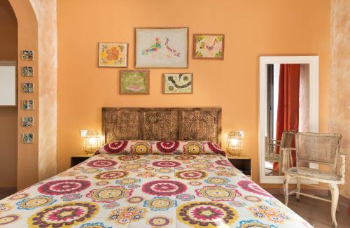 Ένα ή περισσότερα κρεβάτια σε δωμάτιο στο Hostal Artistic B&B