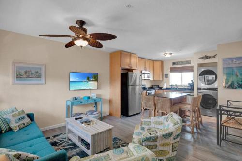a living room with a blue couch and a kitchen at 1B 2Ba Seaside Getaway Pool Oceanside in Marathon