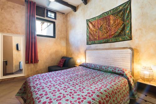 Ένα ή περισσότερα κρεβάτια σε δωμάτιο στο Hostal Artistic B&B