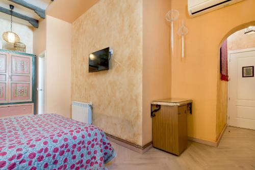 Ένα ή περισσότερα κρεβάτια σε δωμάτιο στο Hostal Artistic B&B