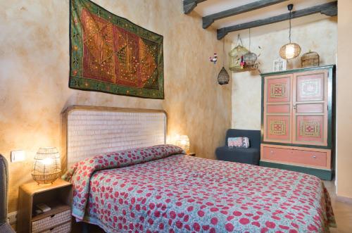 Ένα ή περισσότερα κρεβάτια σε δωμάτιο στο Hostal Artistic B&B