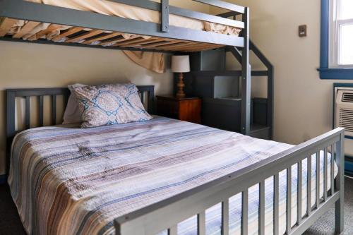 a bedroom with a bunk bed and a bunk beduteneway at Shipwreck Villa @ The Reef in Chincoteague
