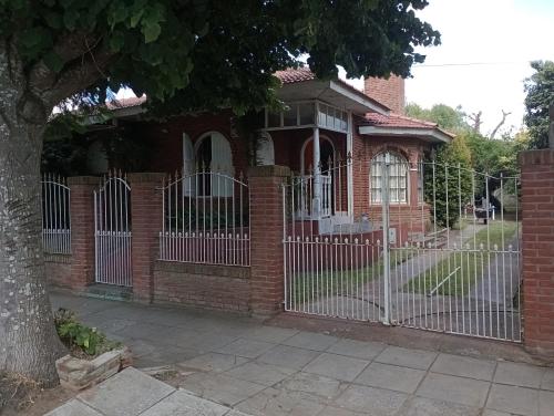 Chalet para 7 personas – Chalet en Santa Teresita Chalet para 7 personas – Chalet en Santa Teresita