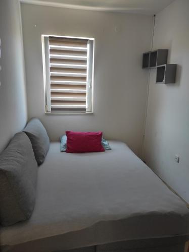 Apartments with parking space Supetar, Brac - 5627