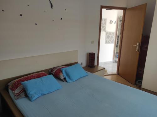 Apartments with parking space Supetar, Brac - 5627