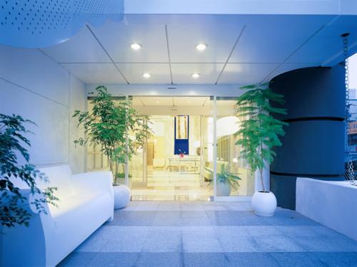 a room with two potted plants in a building at APA Hotel Mito-eki Kita in Mito