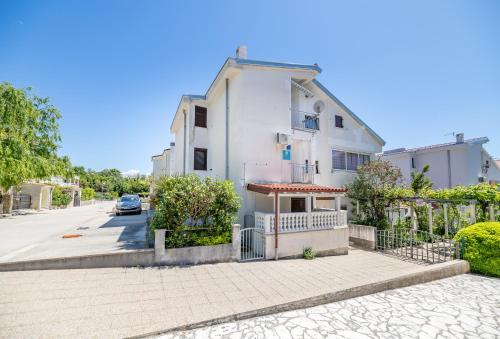 Apartments with parking space Baska, Krk - 22413