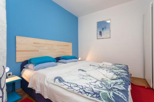 Apartments with parking space Baska, Krk - 22413