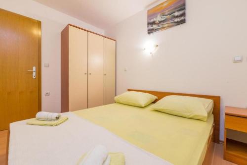 Apartments with parking space Baska, Krk - 22415